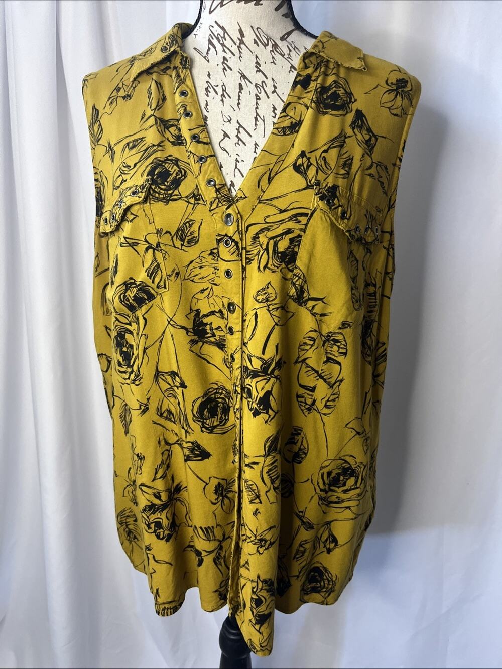 Rock & Republic Gold Floral Sleeveless V-Neck Button Blouse Women’s Large